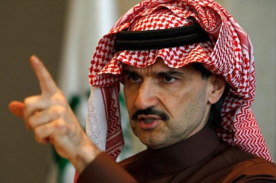 ولد في الرياض في 7 مارس 1955 وهو الابن الثاني للأمير طلال بن عبد العزيز، عضو شرف بنادي الهلال السعودي، رجل أعمال سعودي يعد من أكبر المستثمرين في العالم.