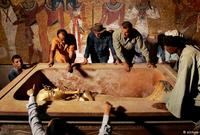 في فبراير 2010 قررت وزارة السياحة المصرية السماح بعرض مومياء الملك الفرعوني الشاب توت عنخ آمون أمام الجمهور لأول مرة منذ اكتشافها