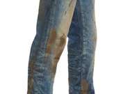 بنطلون جينز ملطخ بـ"الطين" سعره 425 دولارا موضة 2017