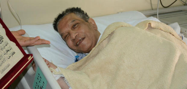 محمد شرف أثناء تواجده بالمستشفى