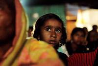 صور لبعض الهنود أمام شاشة السينما لأول مرة فى حياتهم