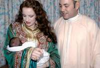 الأمير محمد السادس وزوجته الأميرة للاسلمى مع نجلتهم الأميرة خديجة