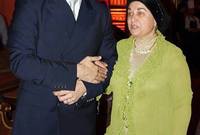 والدة باسم يوسف هي أستاذة علم الإدارة الراحلة نادية حمدي صالح.. وتوفيت بشكل مفاجئ وهي نائمة دون أن تعاني أي مرض