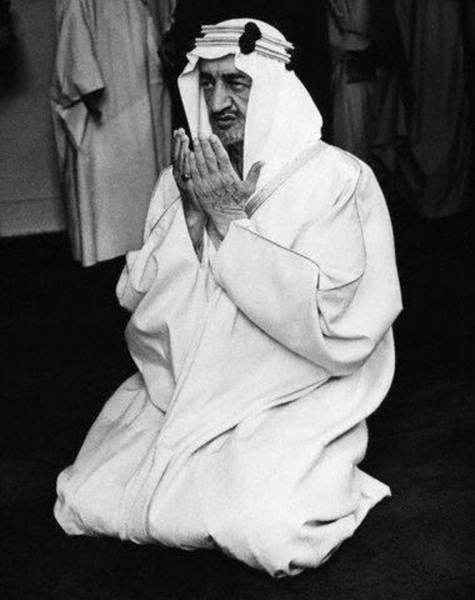 في الـ 25 من مارس عام 1975 كانت المملكة العربية السعودية على حدث هز أركان المملكة بأكملها حيث تم اغتيال الملك فيصل بن عبد العزيز 

