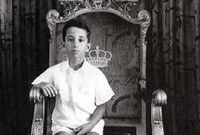 أصبح فيصل الثاني ملكا تحت وصاية خاله الأمير عبد الإله  حتى بلغ السن القانونية للحكم في 2 مايو 1953