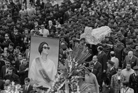 توفيت عام 1975، وشارك في تشييع جثمانها أكثر من 4 ملايين شخص
