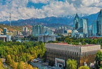 ألماتي، كازاخستان، هو المناخ القاري الرطب مع فصل الصيف الحار جدا والشتاء البارد