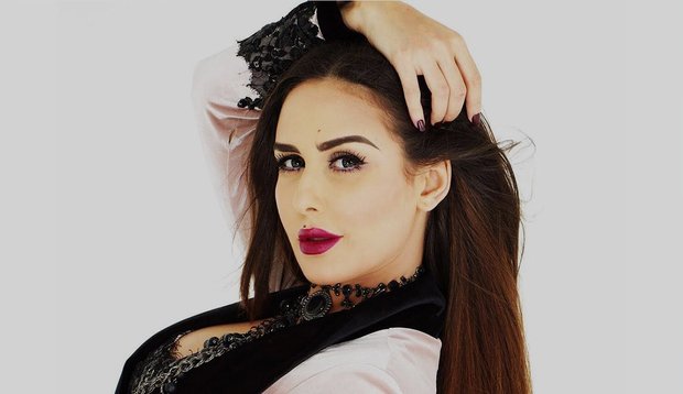 وئام هي مذيعة وممثلة ومغنية مغربية تعيش في الإمارات ولدت في 22 أغسطس عام 1983 