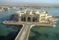  قام الرئيس الأسبق صدام حسين ببنائه وسط بحيرة لذلك يطلق عليه لقب قصر الماء