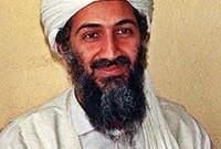 دبر والده "محمد بن لادن" زواج امه بأحد موظفيه فتربى أسامة في بيت والدته وزوجها مع أربعة إخوة غير أشقاء من الأم