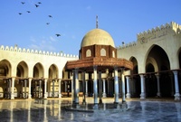 أنشأه عمرو بن العاص عام 642 ميلادياً، أُطلق عليه الجامع العتيق ومسجد الفتح ومسجد النصر

