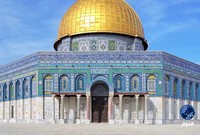 تقع قبة الصخرة في حرم المسجد الأقصى في مدينة القدس
