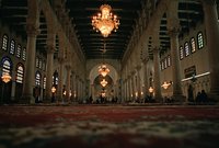يقع المسجد الأموي في دمشق 
