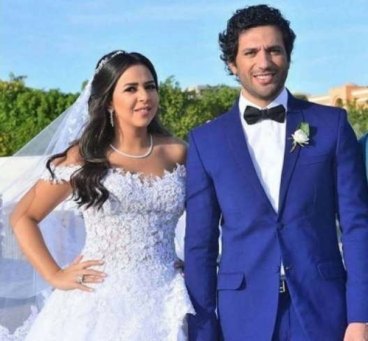 نشر الفنان حسن الرداد ،عبر حسابه على الانستجرام، صورتين لزفافه وزفاف والديه وكشف إنه استعان في زفافه بنفس الفرقة التي أحيت زفاف والديه.