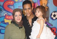 محمد رمضان وزوجته الأولى وابنته الكبرى "حنين"