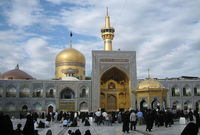 يصوم عدد كبير من الإيرانيين " يوم الشك " الذي يوافق يوم رؤية الهلال في شعبان