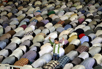 لا يلتزم المسلمون السُنة بإيران بموعد بداية رمضان هناك حيث يبدأون الصيام قبل الشيعة بيوم في أغلب الأحيان