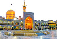 أكبر مسجد في إيران هو مسجد ضريح الإمام الرضا وهو ثاني أكبر مسجد في العالم ويسع لأكثر من 800.000 ألف مُصل، ويمتلئ المسجد على آخره في رمضان خاصة في صلاة الجمعة