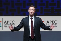 الأمريكي مارك زوكربيرج مؤسس موقع فيسبوك بثروة تقدر بـ 56 مليار دولار
