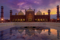 يعتبر ثاني أكبر مسجد في باكستان 
