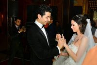 ثم احتفل أنور بزفافه في حفل كبير أقيم 13 أغسطس بأحد الفنادق الكبرى بالقاهرة