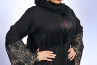 وأطلق السعوديون هاشتاق "#عارية_تقود_بالرياض" للاعتراض على مظهرها 