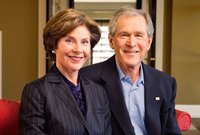 في السباق الرئاسي عام 2004، هزم بوش السناتور الديمقراطي جون كيري في انتخابات متقاربة نسبيا