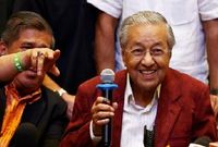 بعد اعتزاله العمل السياسي أعلن عن خوضه من جديد للانتخابات العامة في ماليزيا ليفوز بأغلبية المقاعد ويعلن عن تشكيل الوزارة في 10 مايو 2018
