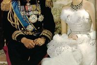 أصبح محمد رضا بهلوي شاه إيران بعد عامين من زواجه