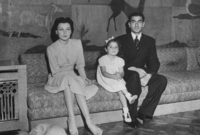 أنجبا ابنتهما شاهيناز، ولكن لم يدوم بينهما الاتفاق وانفصلا بعد خلافات  عام 1948.