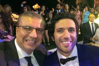 الإعلامي عمرو الليثي مع الفنان حسن الرداد في حفل زفاف الأخير