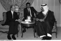  أصيب بجلطة في نوفمبر 1995، ومنذ عام 1997 تولى عبد الله بن عبد العزيز ولي العهد حينها إدارة معظم شؤون البلاد اليومية