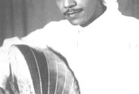 اسمه طلال بن عبد الشيخ بن أحمد بن جعفر الجابري، وهو من مواليد مكة في 5 أغسطس 1940. تولى تربيته زوج خالته وهو من أطلق عليه اسم "طلال مداح" 
