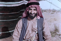 كما حكم دولة الإمارات كأول رئيس لها بين عامي 1972 حتى وفاته عام 2004 لمدة تقارب الـ 32 عام