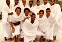 صورة جماعية للاعبي المنتخب المصري أثناء تأديتهم لمناسك العمرة