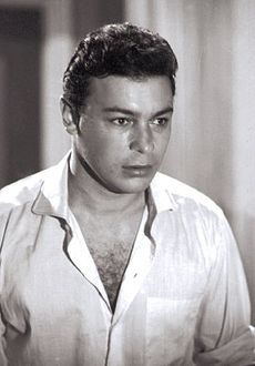 أحمد رمزي، من مواليد 23 مارس 1930 
