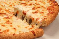 زودي البيتزا بجميع أنواع الجبن المتوفرة وأيضا أكثري من تجميلها بالخضروات واللحوم مثل الفراخ أو اللحم المفروم
