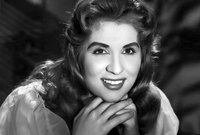 وكان أول فيلم تشرك فيه بمصر "القلب له واحد" وعمرها 18 عاما وتعاونت في ذلك الوقت مع الموسيقار رياض السنباطي لأول مرة في عام 1945 من أجل أغاني الفيلم
