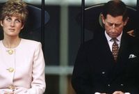 وفي عام 1992 أُعلن انفصال تشارلز وديانا وفي عام 1996 تم الطلاق وبعدها بعام في 1997 توفت الأميرة ديانا في حادث تصادم مروع، وأصّر على أن تقام لها جنازة ملكية خاصة