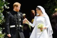 ونجله الأخر الأمير هاري متزوج من الممثلة السابقة ميجان ماركل التي أصبحت حاليًا دوقة ساسيكس