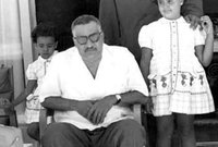 صور نادرة للرئيس جمال عبد الناصر مع أسرته