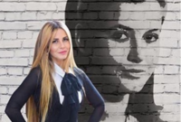 ابنتها منة مع صورة جرافيتي لـ"ميرفت أمين" في شبابها