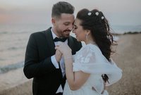  وانتشرت صور زفافهما على مواقع التواصل الاجتماعي 