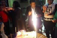 عبد الباسط حمودة يحتفل بعيد ميلاده وسط أسرته