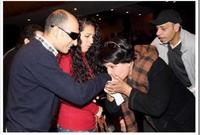 أكدت في حوار تليفزيوني سابق مع برنامج "يوم بيوم" أنها نادمة على تقبيل يد الناشط السياسي، أحمد حرارة، الذي فقد عينيه بالثورة، واعتبرته "تصرف أهوج"

