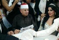في 20 أكتوبر 2017، احتفل أحمد سعد بزواجه من الفنانة سمية الخشاب في منزلها بالقاهرة، واختار أن يكون في نفس يوم عيد ميلادها، وسط جمع من الأهل والأصدقاء ونجوم الفن.
