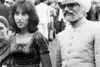 تولت رئاسة وزراء باكستان لأول مرة عام 1988 كأول امرأة تتولى رئاسة الحكومة بدولة اسلامية في العصر الحديث
