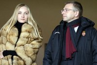 كلف طلاق رجل الأعمال الروسي الشهير وصاحب نادي موناكو الفرنسي من زوجته مبلغ 600 مليون دولار 